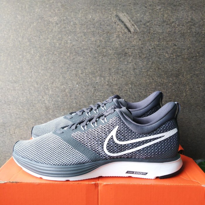 Sepatu Lari Nike Zoom Strike Gray Men Original