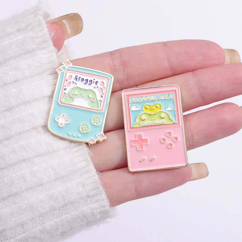 Kartun Konsol Game Lapel Pin Macaroon Kodok Genggam Bros Ransel Lencana Hadiah Untuk Teman Aksesoris Pakaian