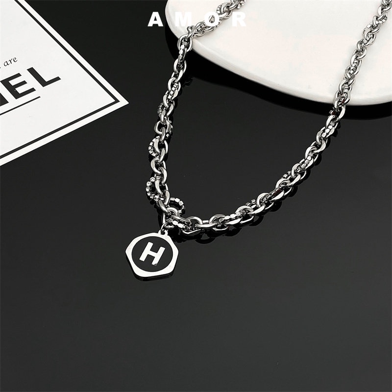 Semua Bahan titanium steel Gaya Korea H-Huruf Bulat label Liontin Dengan Kalung Berlian, Gaya Netral, Rasa high-end, Tren Perhiasan fashion Baru Yang Dipersonalisasi Untuk Pria Dan Wanita