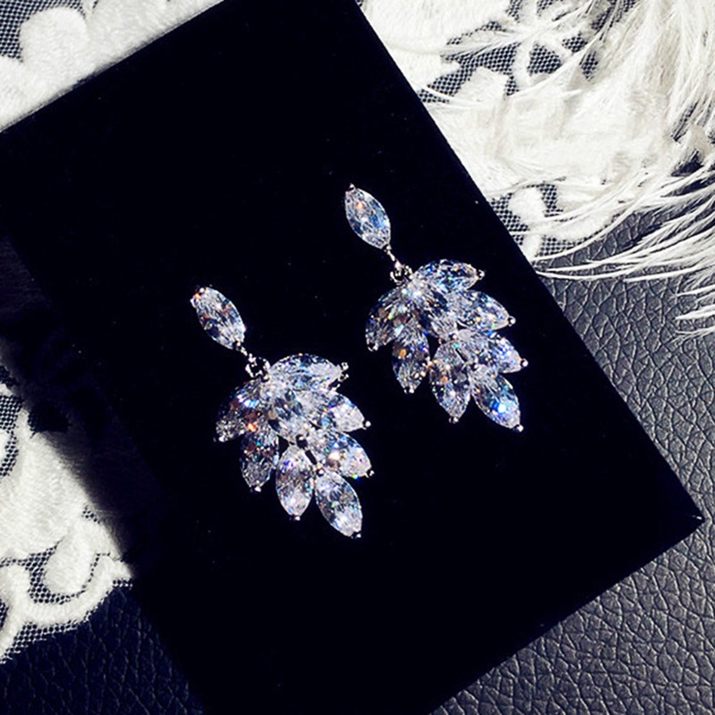 Fashion Baru Briliant Cubic Zirconia Wanita Anting Daun Berbentuk Gadis Segar Anting Telinga Aesthetic Perhiasan Pernikahan Mewah