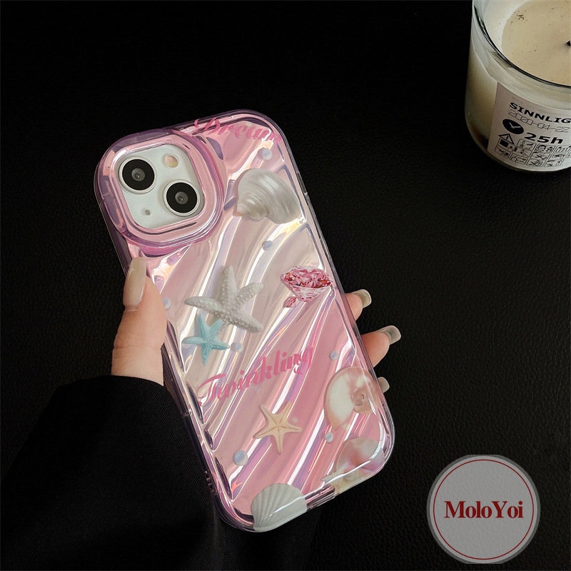 IPHONE Fantasy Pearl Shell 3D Stereo Kerut Kreatif Simple Letter Case Kompatibel Untuk Iphone11 14 13 12 Pro MAX XR XS X MAX 7 6S 8 6 Plus 7Plus SE 2020kartu Laser Mewah Soft Cover