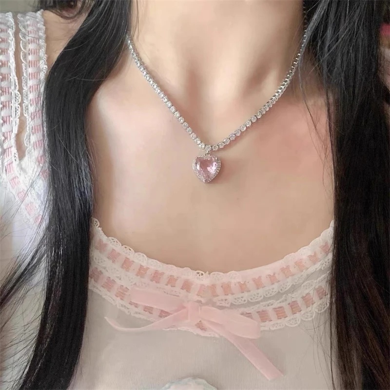 Ladies Simple Charm Clavicle Chain/Korean Fashion Peach Heart Water Drop Pendant Necklace/Kalung Klavikula Elegan/Hadiah Pacar Manis Aksesoris Perhiasan