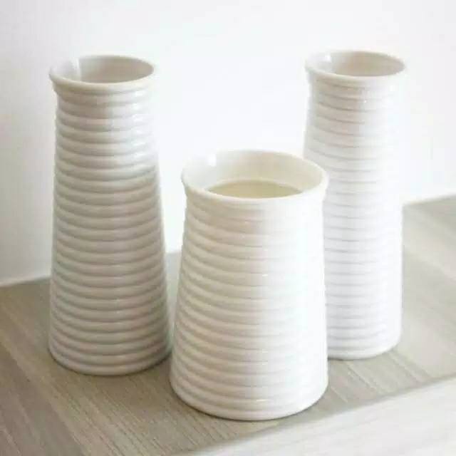 Vas Ulir Plastik Melamin Putih Pot Bunga Artificial