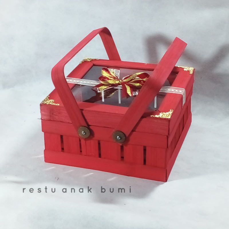 

Box kue Packaging Premium quality 25 cm mika kaca transparan merah emas pita goni rustic rustik unik kotak seserahan hampers / souvenir / wadah hantaran / kotak kardus / dus box / mika kaca / tas hampers / tas / hand bag / goodie bag gift bag kantong