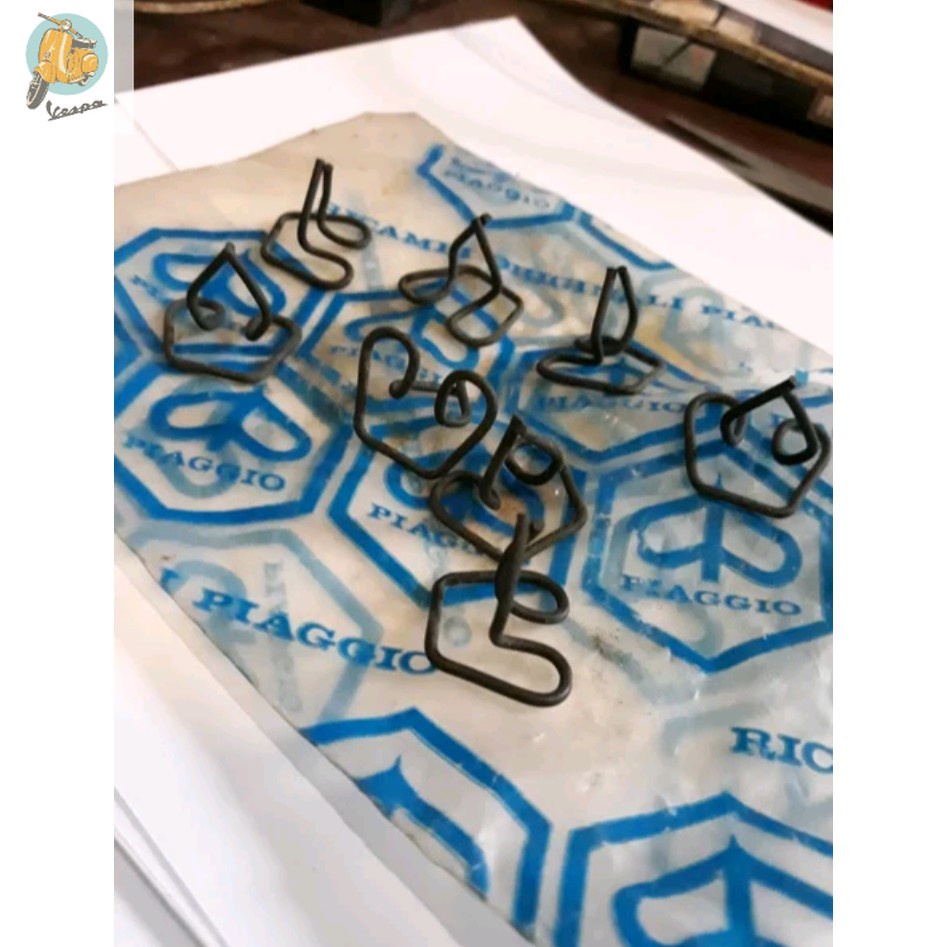 klip breket original piaggio hidung dasi untuk vespa pts spesial 100cc 90cc