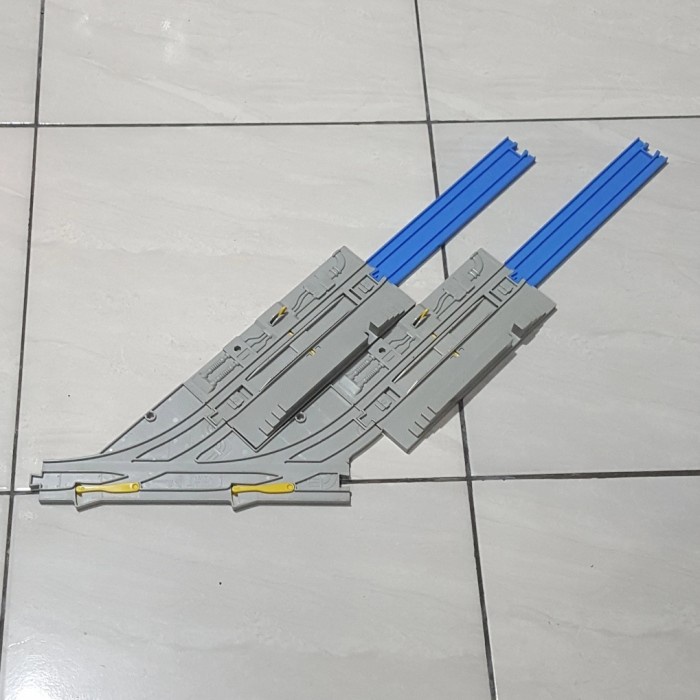 Takara Tomy Plarail J24 Base Rail Yard 2 jalur J-24