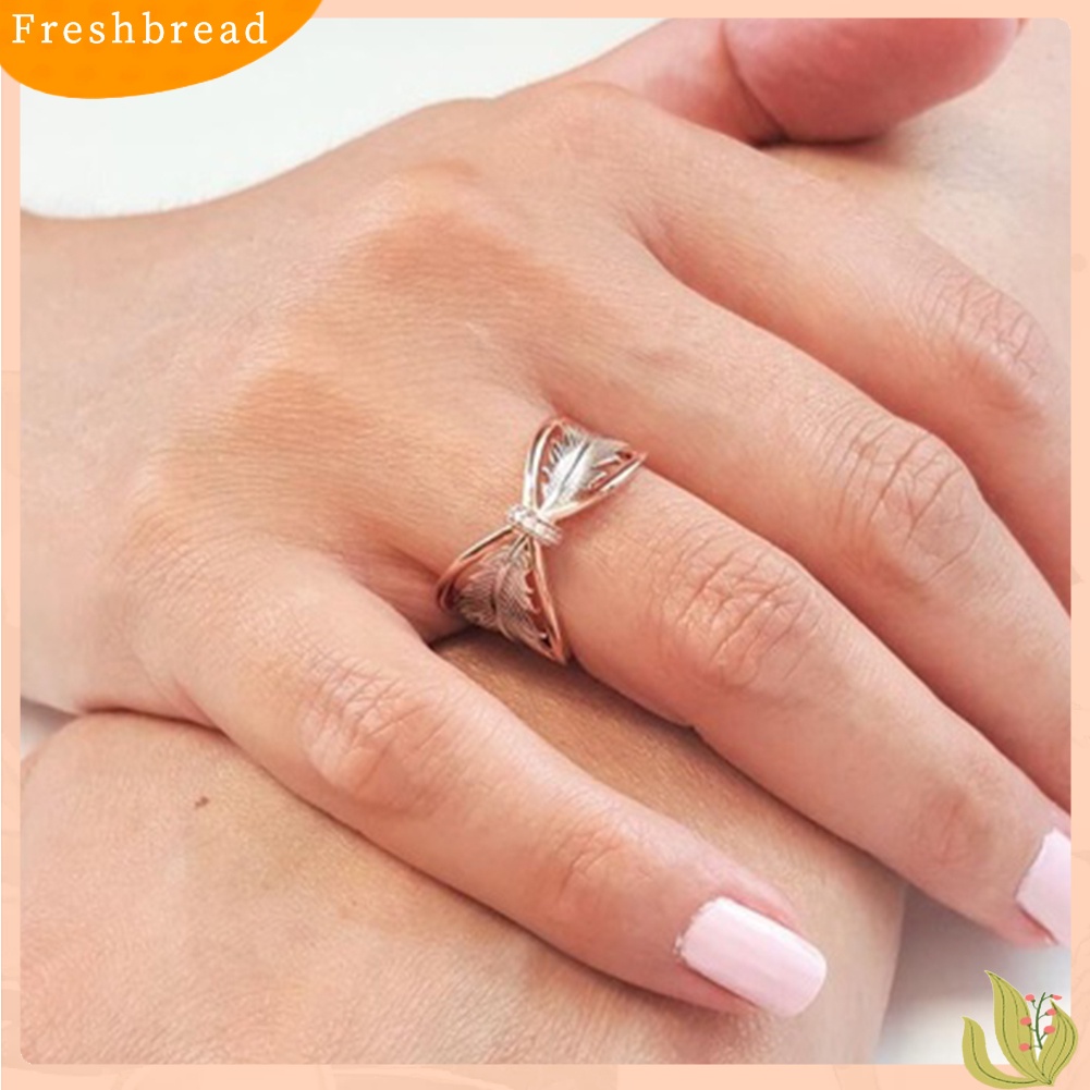 &lt; Freshbread &gt; Fashion Wanita Dua Warna Berongga Bulu Berlian Imitasi Bertatahkan Jari Cincin Perhiasan