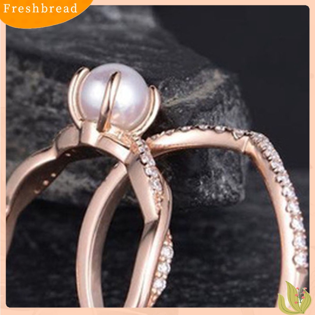 &lt; Freshbread &gt; 2Pcs Cincin Jari Memutar Bentuk Mutiara Imitasi Wanita Berkilau Indah Jari Cincin Perhiasan Aksesoris