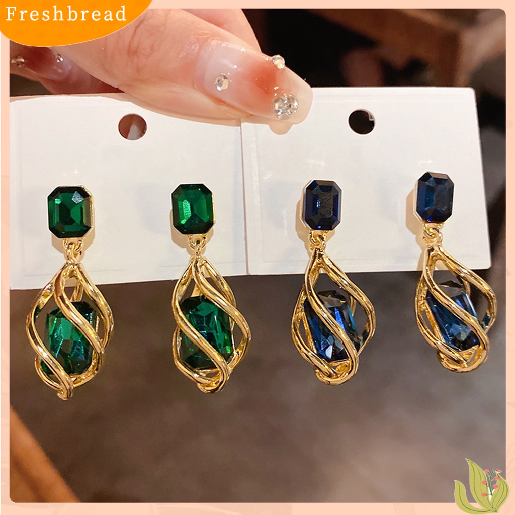 &lt; Freshbread &gt; 1pasang Anting Stud Berbentuk Persegi Berlian Imitasi Gaya Vintage Liontin Berongga Hiasan Telinga Tahan Luntur Fashion Faux Emerald Crystal Menjuntai Earrings Untuk Pesta