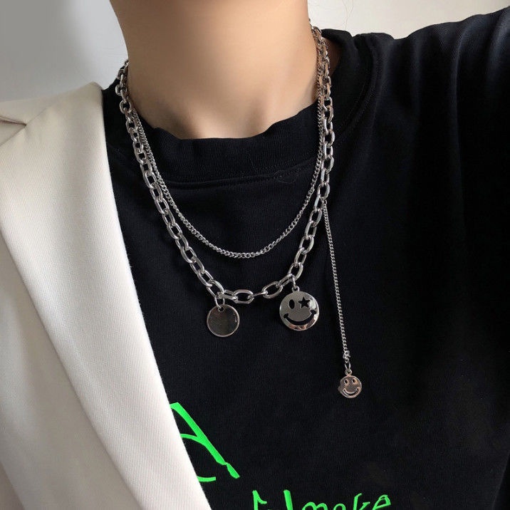 Versi Korea Korean Style Necklace ins Cool Style Smiley Face Kalung Rantai Liontin Lapisan Ganda Unik Titanium Steel Kalung Rantai Klavikula