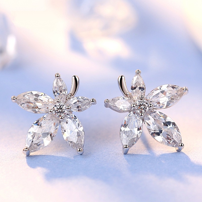 Goldkingdom Aksesoris Perhiasan Fashion Ready Stock Maple Leaf Flower Earrings Perempuan Korea Anting Berlian Sederhana