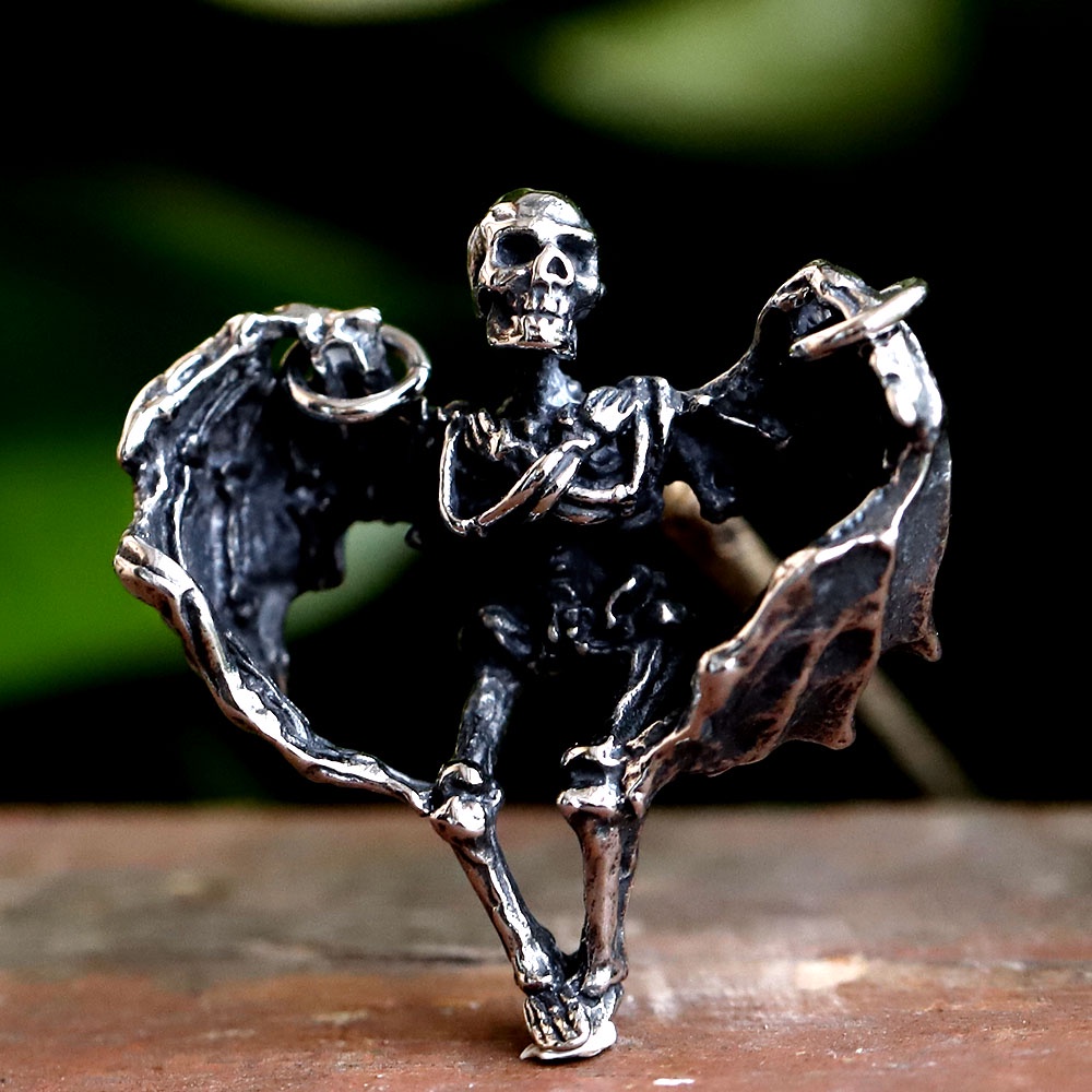 Liontin Sayap Tengkorak Desain Spesial Baru Indah Punk Hip Hop Retro Perhiasan Untuk Pria Hadiah