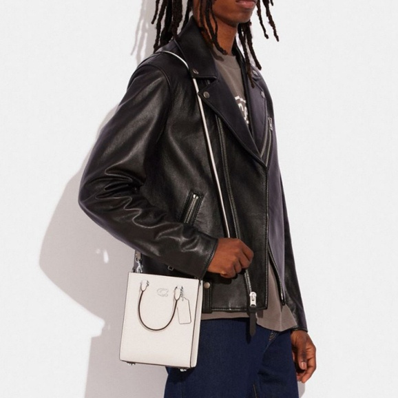 Coach Tote 16 With Signature Canvas