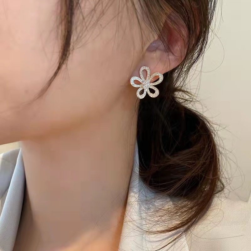 Fashion INS Gaya Elegan Pesta Pernikahan Perhiasan Aksesoris Berlian Imitasi Mengkilap Perak Zirkon Berongga Bunga Matahari Stud Earrings