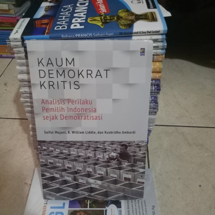 ORI BUKU KAUM DEMOKRAT KRITIS