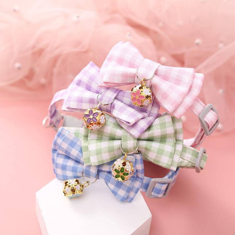 Pet bow tie collar Dengan Lonceng Bunga Kucing Dilepas Lapisan Ganda Segar Lucu Kotak-Kotak Kerah Busur Kucing Anjing Aksesori Leher Yang Dapat Disesuaikan