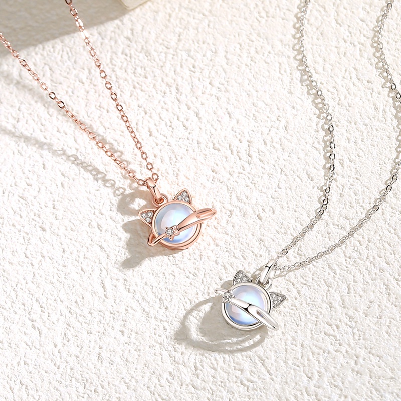 Sterling Silver Hug Planet Kucing Kalung Perempuan Musim Panas Gaya Baru Niche ins Moonstone Pendant Influencer Rantai Klavikula