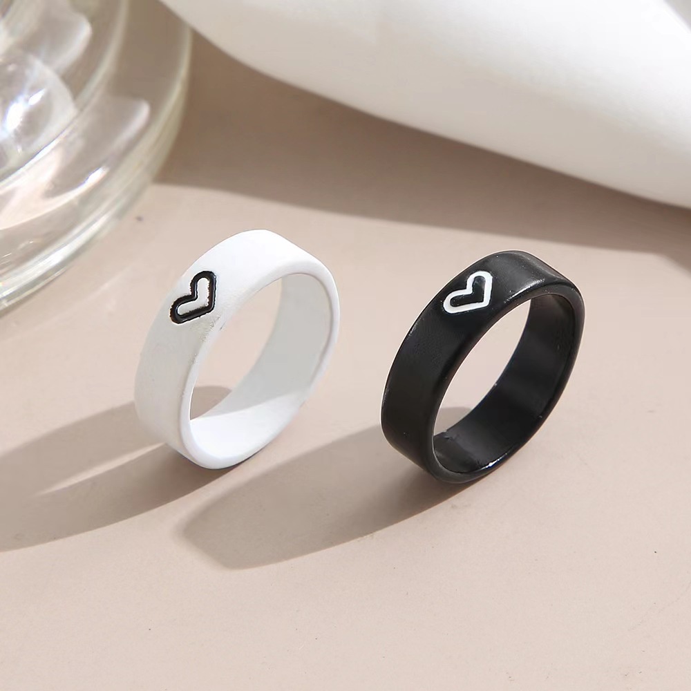 2022wanita Temperamen Sederhana Kreatif Baru &amp;#039; s girlfriends cute contrast black and white love couple ring 2-piece set