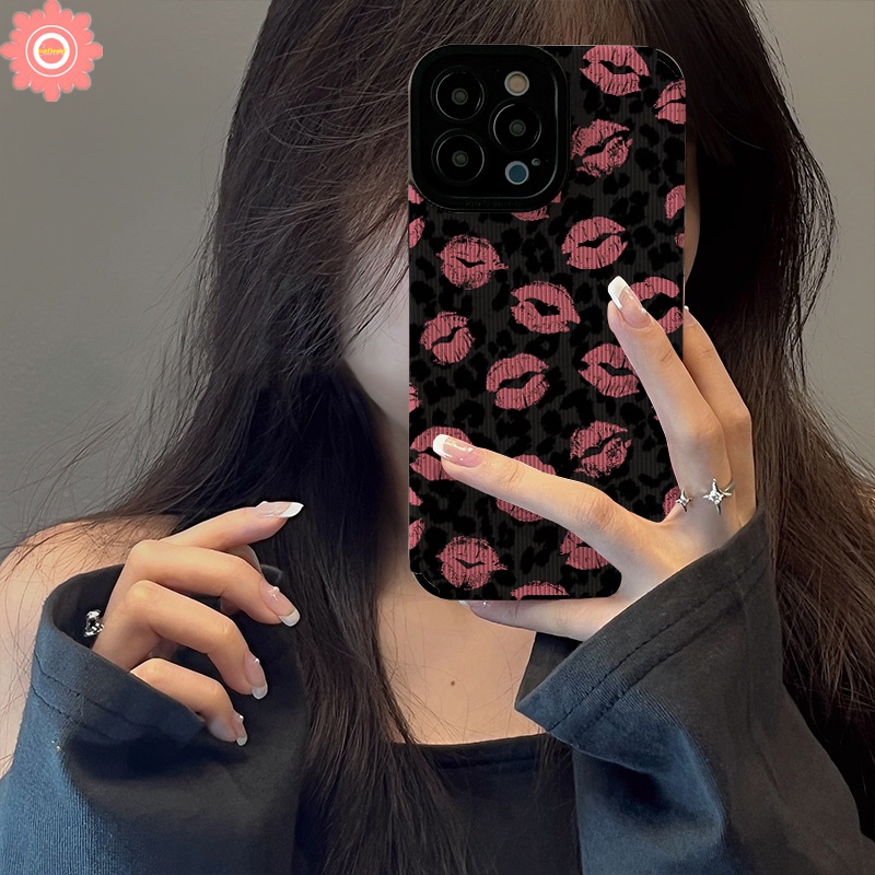 IPHONE Ins Imut Merah Kisses Bibir Leopard Ponsel Case Kompatibel Untuk Iphone7 8 Plus11 14 13 12 Pro Max XR X XS Max Cinta Hati Kulit Shockproof Pelindung Cover Lembut Tpu Cover