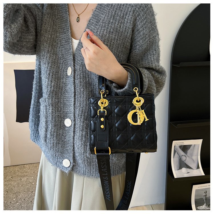 Tas Tangan Tenteng Kulit Slingbag Wanita Hitam Emas