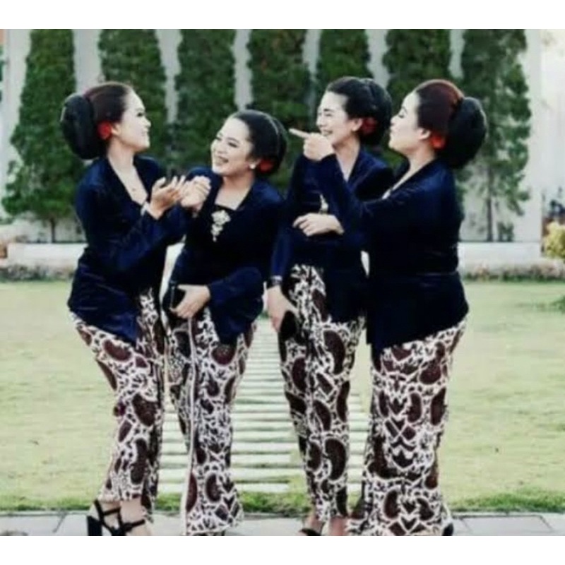 SET ROK PLISKET dan KEBAYA BLUDRU (sudah dapat rok dan kebaya) / kondangan / akad / wisuda