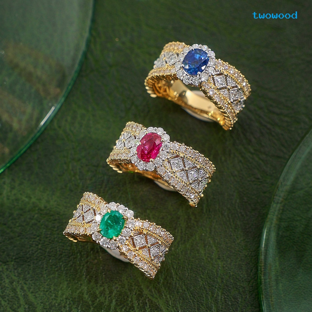 Twowood Bertekstur Ukir Emas Renda lace two-tone gold diamond-studded emerald ring