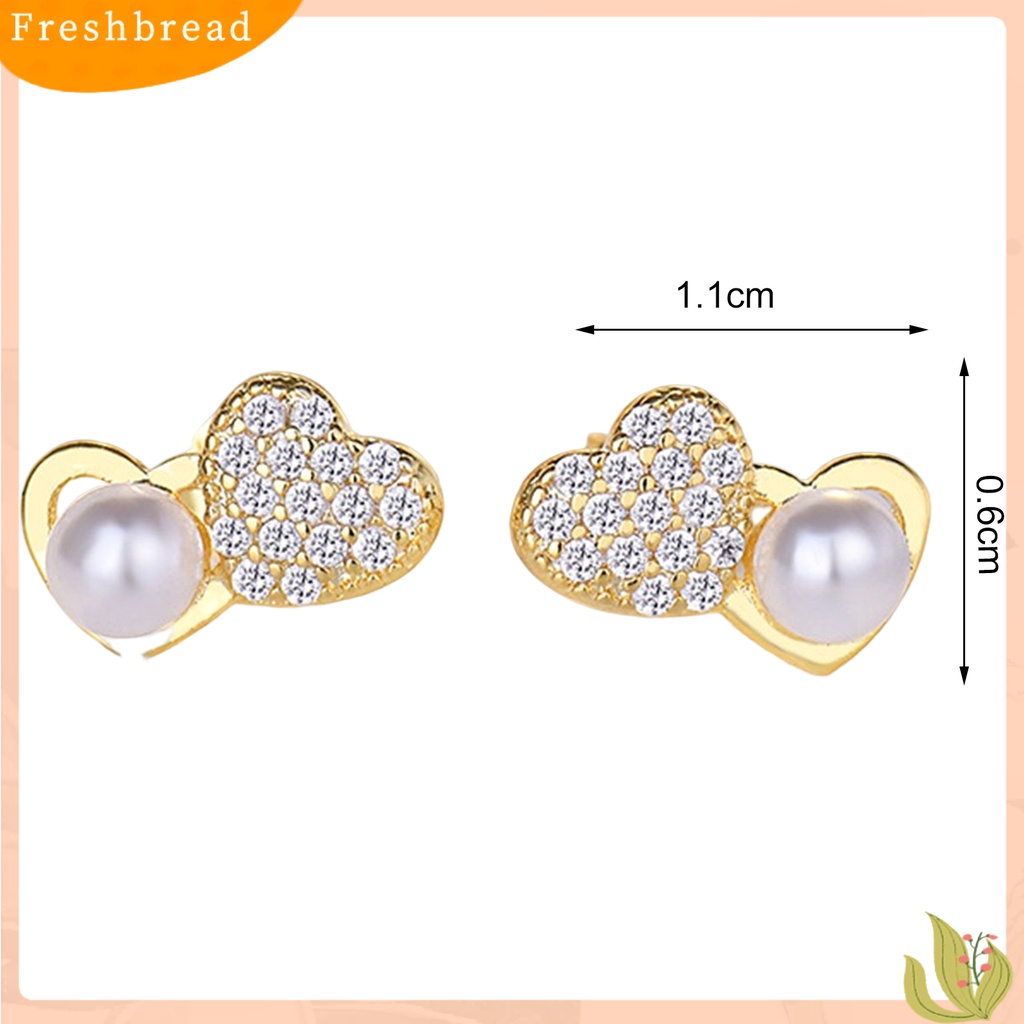 &lt; Freshbread &gt; 1pasang Ear Studs Vintage Elegan Berongga Keluar Berbentuk Hati Shiny Cubic Zirconia Dress Up Hadiah Wanita Mutiara Imitasi Stud Earrings Perhiasan Pesta Untuk Pakaian Sehari-Hari