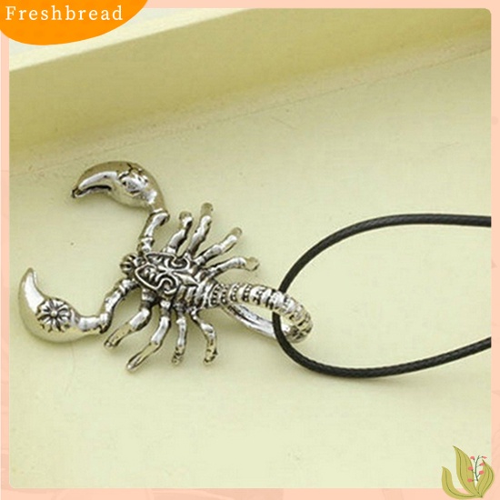 {In Stock} Kalung Pendek Pria Punk Vintage Ukir Scorpion Liontin Tali Kulit Imitasi