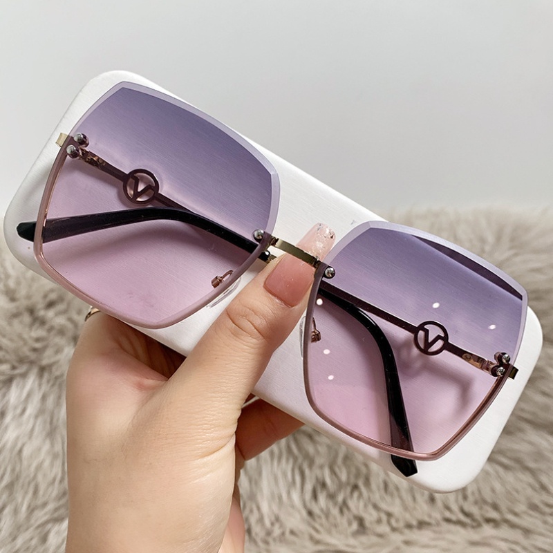 (YUZHU) Kacamata Hitam Tanpa Bingkai Logam Bergaya Baru Untuk Wanita Oversized Square Frame Gradient Shade Sunglasses