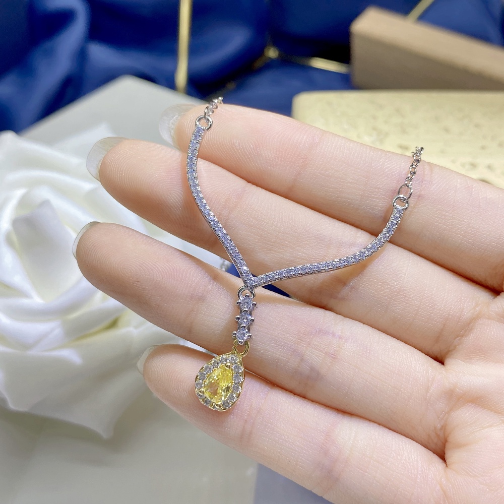 Fashion V-Shaped Water Drop Pear Shaped Yellow Diamond Kalung Cahaya Mewah Harian Warna-Warni Harta Karun Liontin Kerah Rantai Perempuan