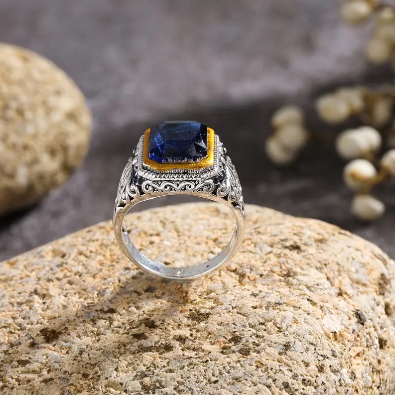 Cincin Bahan Titanium Steel Warna Silver Hias Batu Zircon Biru Gaya Vintagepunk Untuk Pria