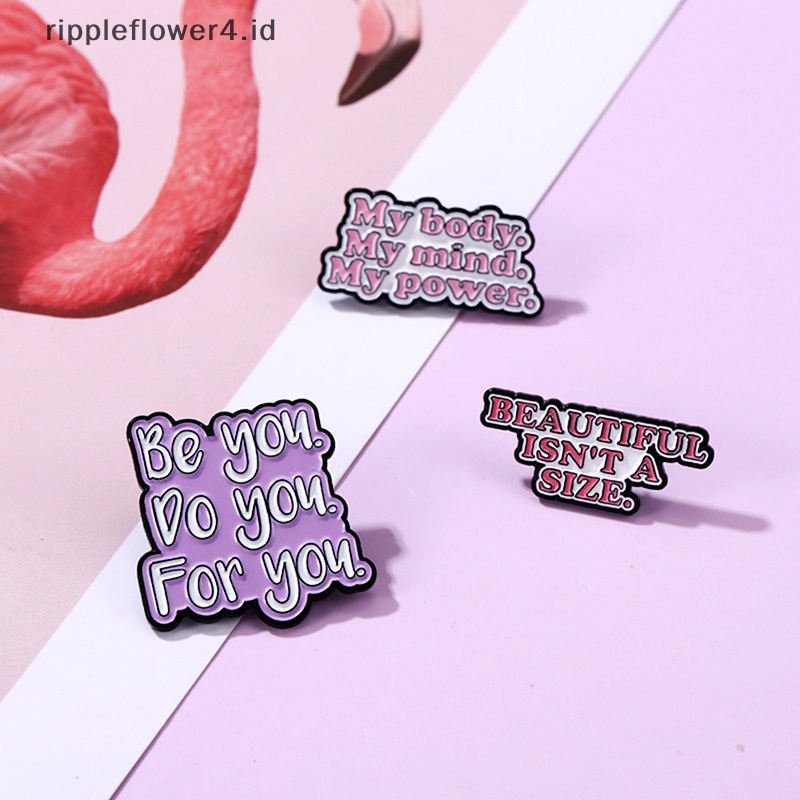 {rippleflower4.id} Kartun Kepribadian Lucu Enamel Huruf Inggris Bros Pin Mantel Kerah Pin Lencana Perhiasan Hadiah~
