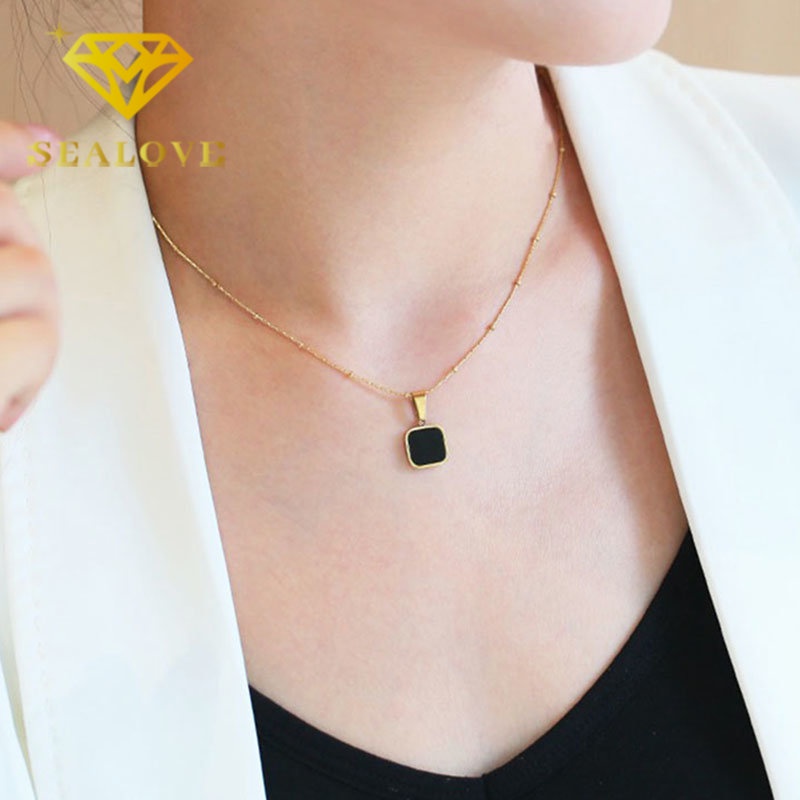 Kalung Titanium Wanita Persegi Fashion Korea Aesthetic Emas 18K Anti Karat Aksesoris Perhiasan Necklace