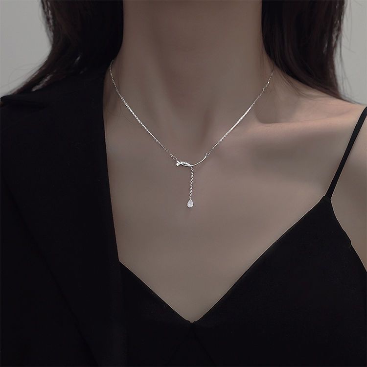 Classy Water Drop Kalung Perempuan Cahaya Mewah Niche Desain High-End Merasakan ins Mahasiswa Pacar Rumbai Cla