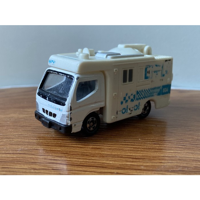 diecast truck tomica mitsubishi fuso canter NTV loose as is Miniatur Mainan Pajangan