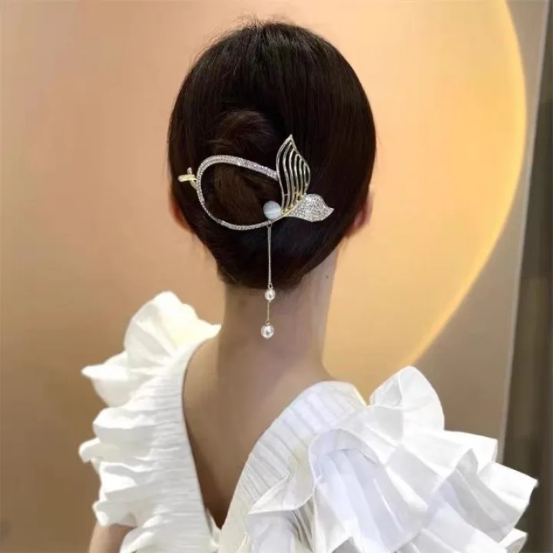 Berlian Imitasi Jepit Rambut Klip Rambut INS Gaya Hiasan Kepala Harian Populer Ikan Ekor Mutiara Ponytail Gesper Pan Rambut Artefak Rambut Sanggul Tetap Klip Rambut Cakar Wanita Elegan Aksesoris Rambut