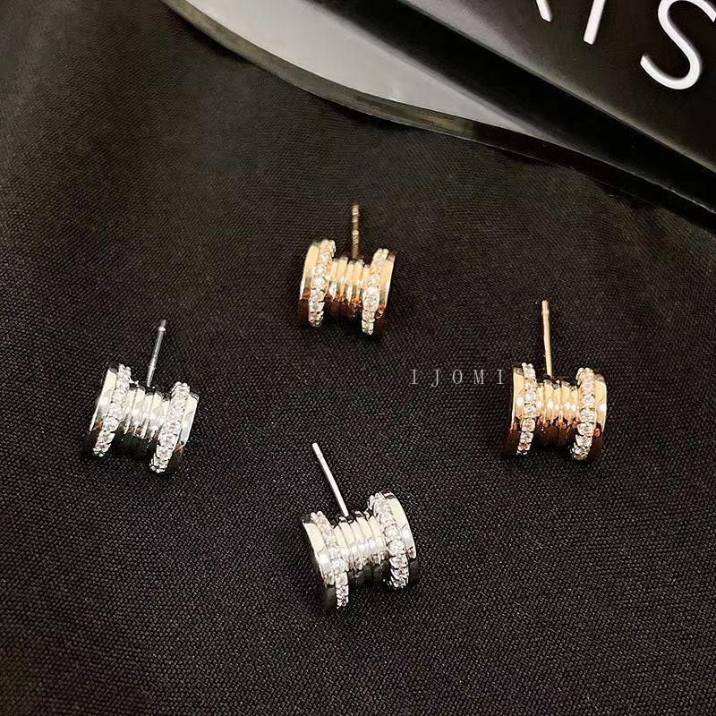 Versi Korea Minimalis Mini Zirkon Anting Setengah Lingkaran Geometris