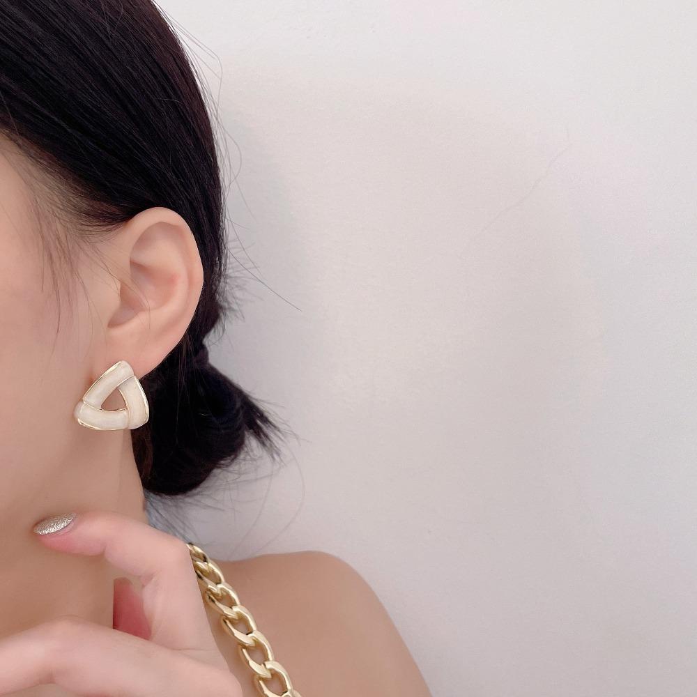 Needway Anting Gaya Korea Lucktune Desain Manis Rasa Perhiasan Pesta Segitiga Kpop Perhiasan Anti Alergi Anting Jarum Perak