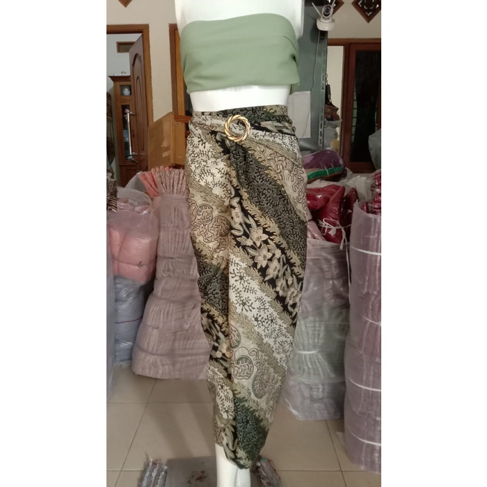 

Setelan Kebaya Modern Floy Kutu Baru Brukat Sage Green Set Rok Batik - LILIT CM SAGE, all size