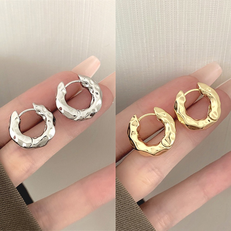 Aksesoris Anting Hoop Tekstur Logam Simple Fashionable