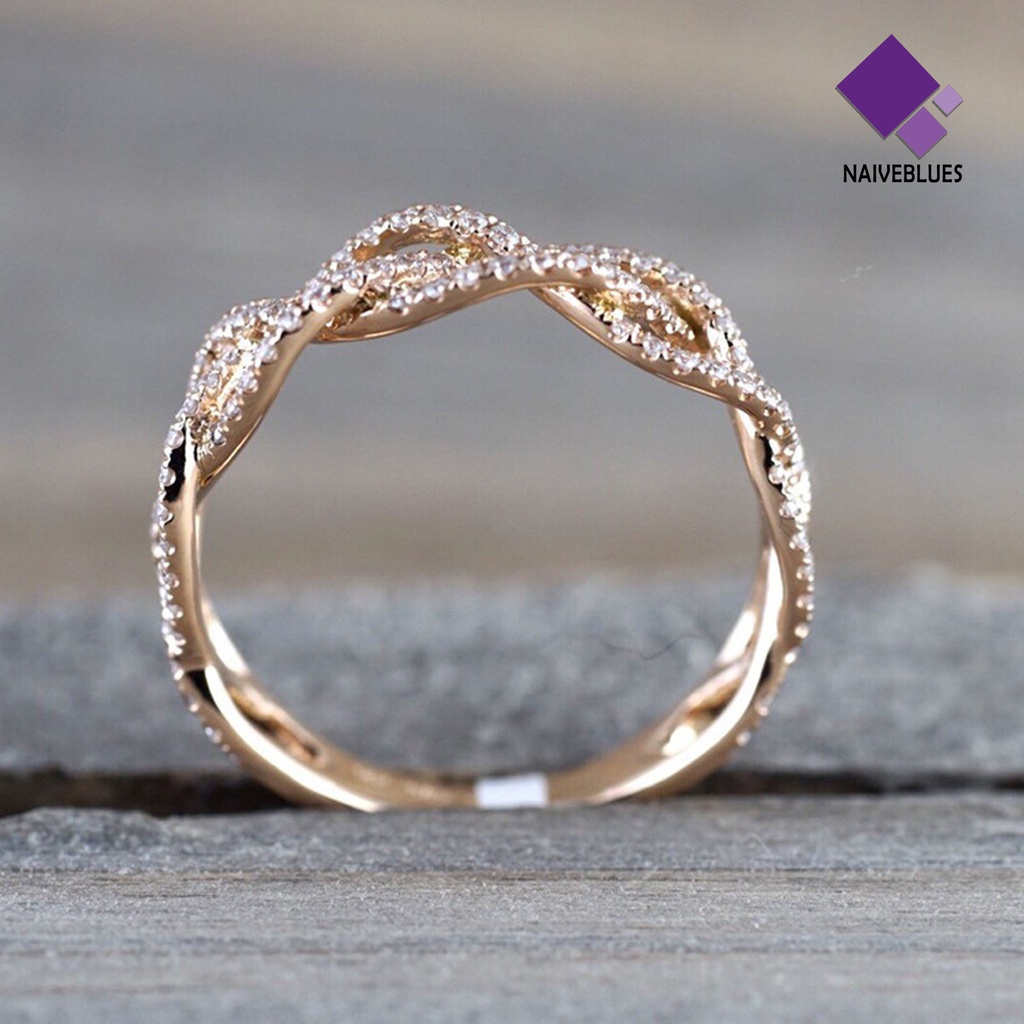 &lt; Naiveblues &gt; Cincin Wanita Memutar Bentuk Berlian Imitasi Perhiasan Fashion Penampilan Electroplated Ring Untuk