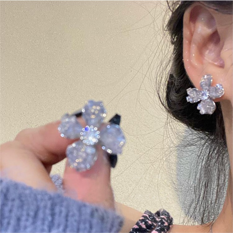 Anting Kristal Fashion Korea Wanita Musim Panas Anting Bunga Baru Mewah Ringan2023Baru