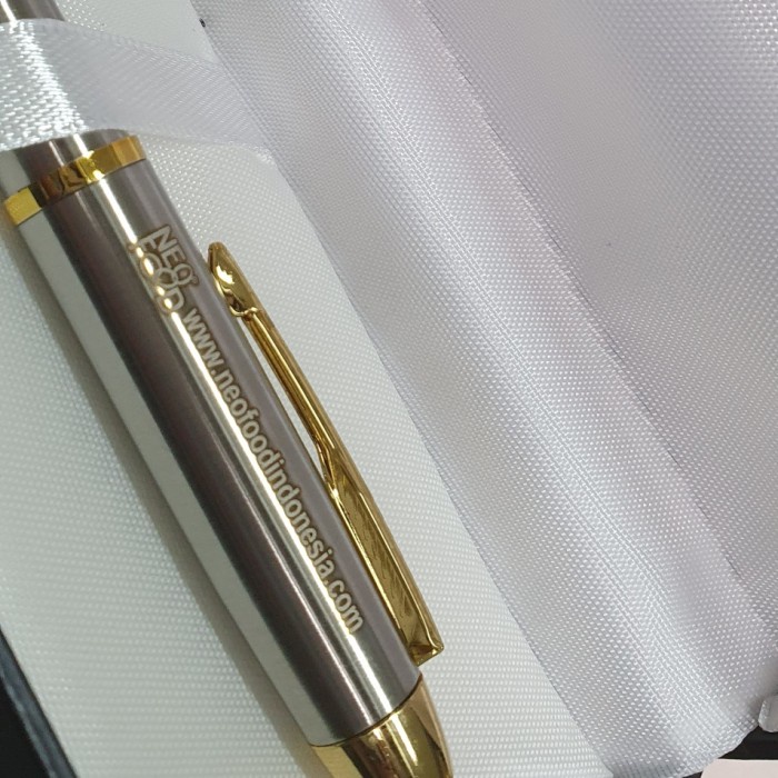 

Pulpen Parker Sonnet TW Stainless Steel Klip Emas Free Grafir Nama
