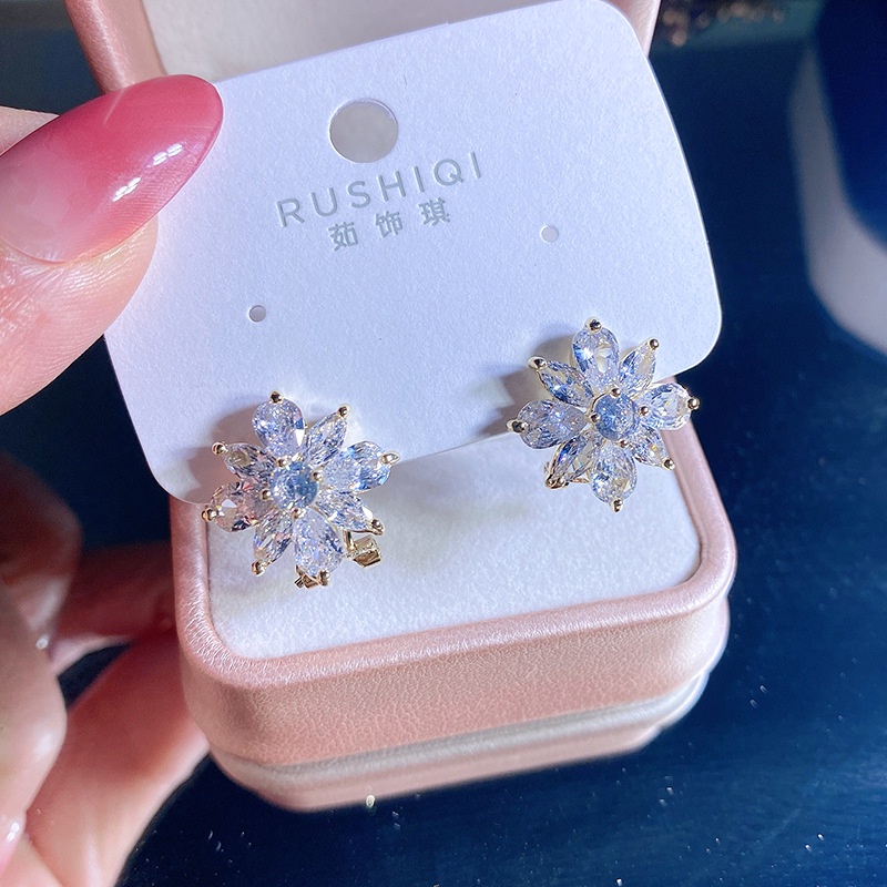 Anting Bunga Kristal Korea Cocok Untuk Anting Tusuk Temperamen Untuk Wanita Berbagai Acara