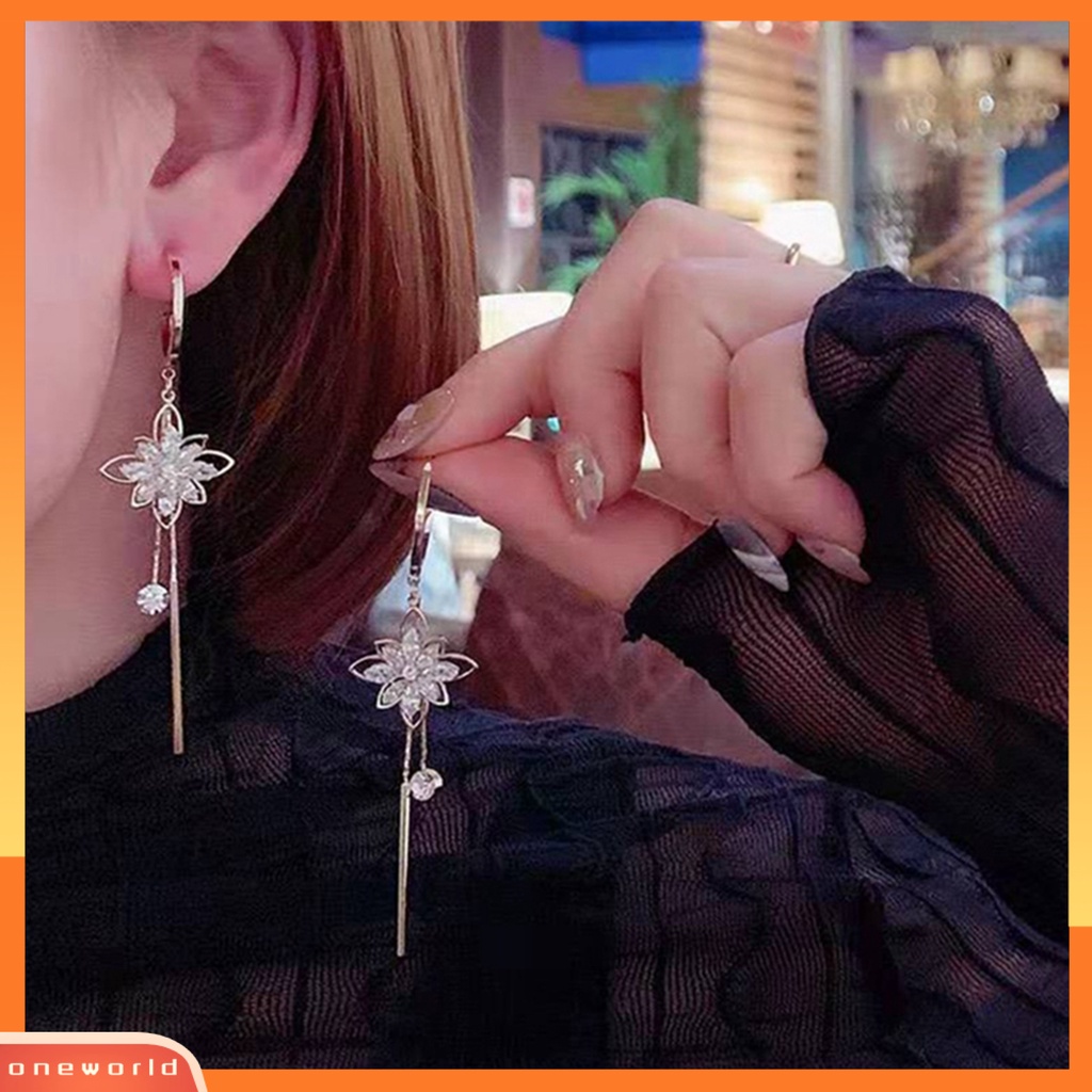 [WOD] 1pasang Lady Menjuntai Anting Shiny Indah Imitasi Kristal Bentuk Bunga Berongga Keluar Drop Earrings Perhiasan Perempuan