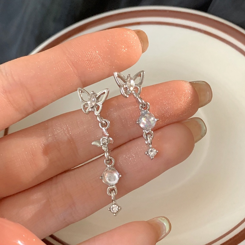 1pasang Kupu-Kupu Fringe Anting Wanita Super Mengkilap Karbon Tinggi Berlian Asimetris Stud Earrings Perhiasan Mewah Hadiah Pesta