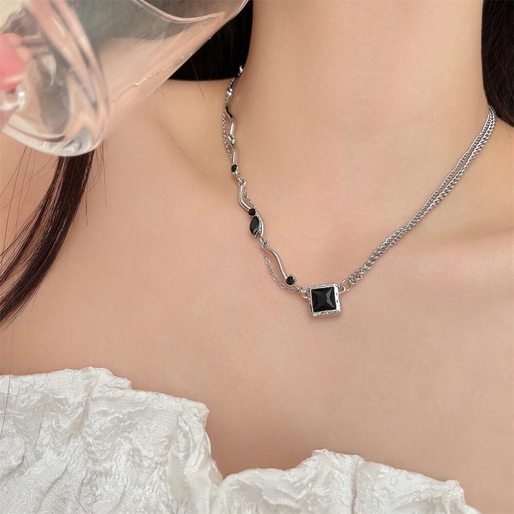 Gaya Baru Eropa Amerika Unik Double Layer Susun Rantai Kalung Hitam Zirkon Jahitan Klavikula Rantai choker Wanita