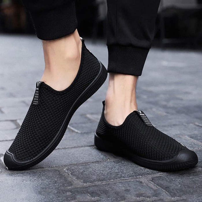 (COD) Leedoo Sepatu Pria Sepatu Slip On Pria Sepatu Casual Pria MR209 - Hitam, 39