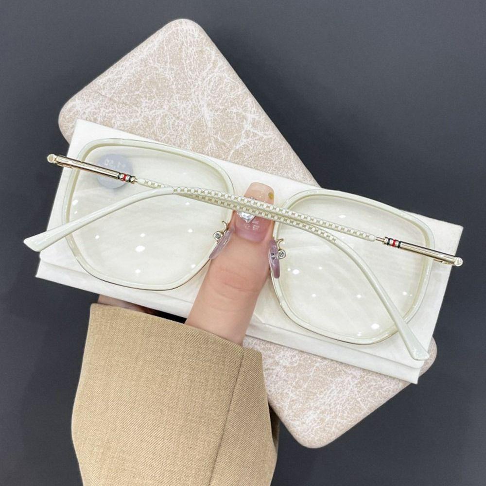 Lily Kacamata Baca Fashion Portable Pelindung Mata Vintage Ultra Ringan Frame