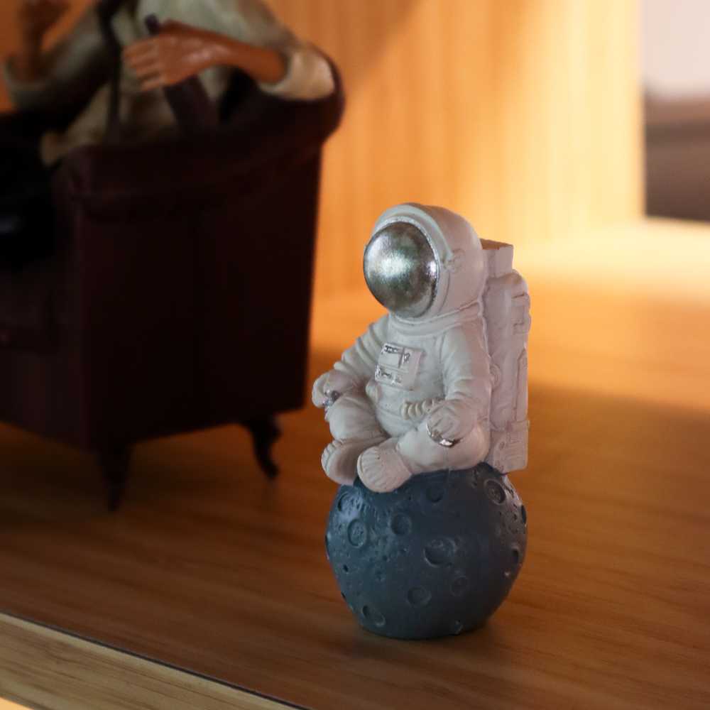 Pajangan Dekorasi Kamar Anak Figure Astronot Spaceman Resin